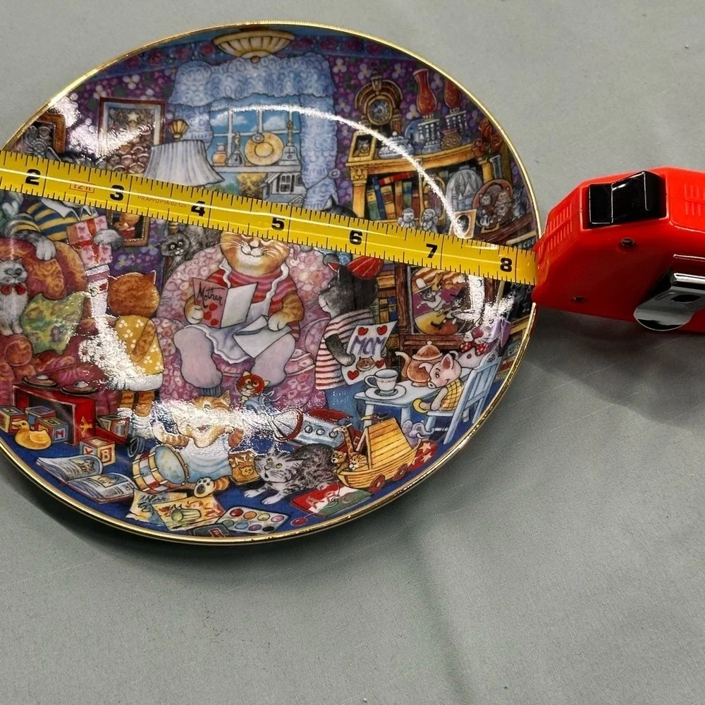 Fine porcelain plate celebrating Mother’s Day. Limited edition, numbered.